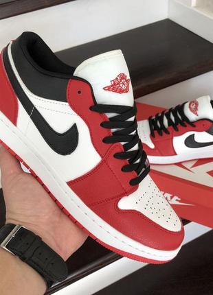 Чоловічі кросівки nike air jordan 1 low шкіряні червоні білі чорні1 фото