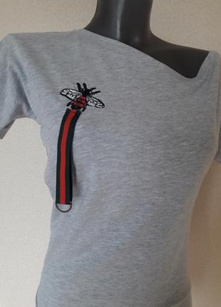 Эффектная стрейчевая меланжевая секси-футболка на одно плечо,one size(на s,m,l)3 фото