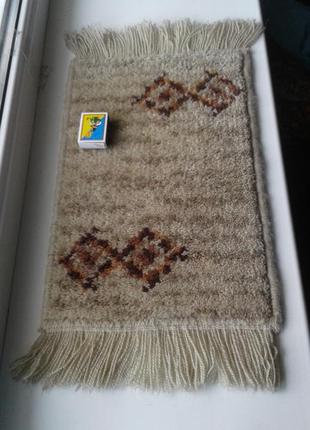 Килимок бежевий набивний 39*25,5