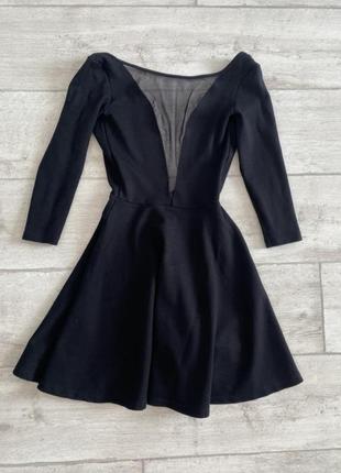 Чорна трикотажна сукня з вставкою - сітка та відкритою спиною3 фото