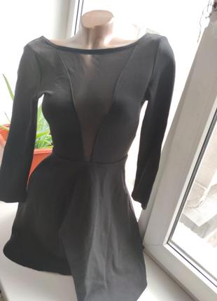 Чорна трикотажна сукня з вставкою - сітка та відкритою спиною7 фото