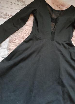 Чорна трикотажна сукня з вставкою - сітка та відкритою спиною9 фото