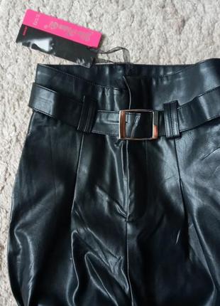 Кожаные брюки момы с защипамы на высокой талии5 фото