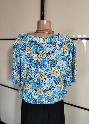 New look яркая вискозная блуза с воланами, по рукавам и низу прошиты резиночки3 фото