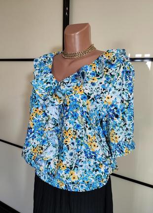 New look яркая вискозная блуза с воланами, по рукавам и низу прошиты резиночки4 фото