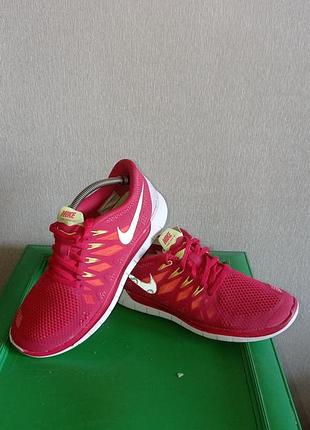 Кроссовки для бега фирмы nike 40 размера.