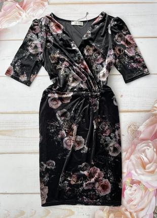 Красивое черное бархатное велюровое платье с вырезом на запах