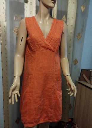 Плаття льнянне помаранчевого кольору.