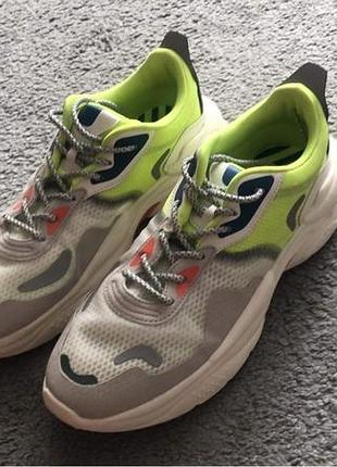 Кросівки чоловічі