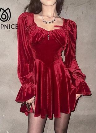 Шикарное красное бархатное платье2 фото