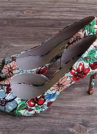 Туфлі з відкритим носком босоніжки miu miu. розмір 38,5.