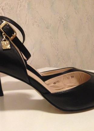 Стильні та елегантні туфлі welfare