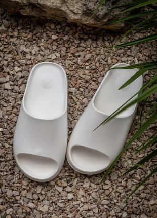 Adidas yeezy slide летние тапочки адидас изи слайд белые10 фото