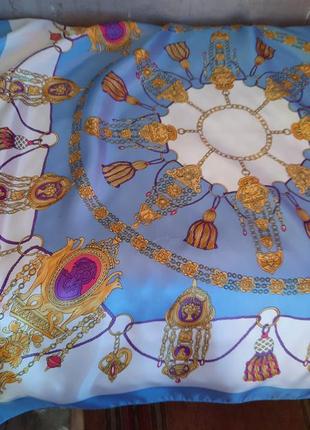 Дуже ніжна хустка в стилі знаменитих брендів