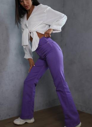 Фіолетовий жіночі джинси прямого крою на високій посадці стретч стильні однотонні яскраві бузкові2 фото