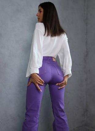 Фіолетовий жіночі джинси прямого крою на високій посадці стретч стильні однотонні яскраві бузкові4 фото