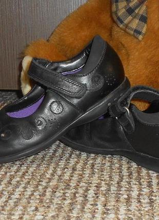 Туфли на девочку clarks lights с мигалками. размер 27,5 - 28 (стелька 17,5 см). кожа2 фото