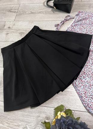 Чорна спідниця спідниця boohoo теніска