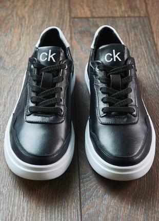 Чоловічі шкіряні кросівки calvin klein чорні на білій підошві, стильні чоловічі кеді, кросівки1 фото