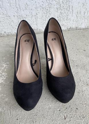 Чорні туфлі на каблуку h&m6 фото