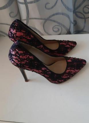 Туфли лодочки блестящие на шпильке черные розовые с камушками4 фото