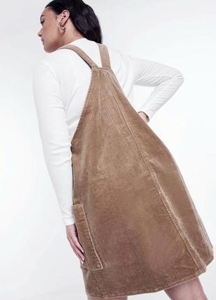 Нове вельветове стречевое плаття-сарафан з кишенями відтінку camel 24 uk