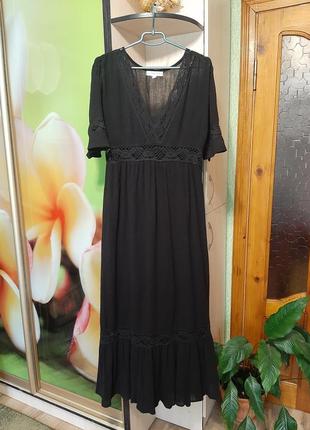 Чорне плаття з мереживом