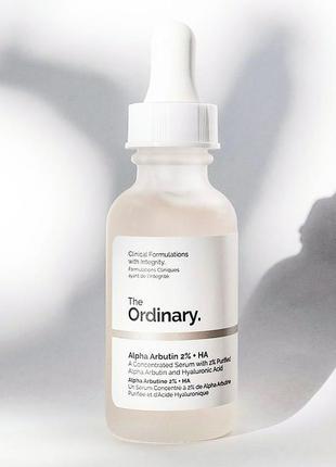 Сироватка для освітлення the ordinary alpha% + ha відома своїми властивостями відбілювати шкіру.