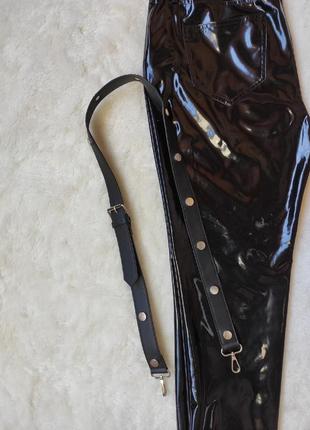 Черная кожаная сменная длинная ручка к сумке с сумки с карабинами заклепками...1 фото