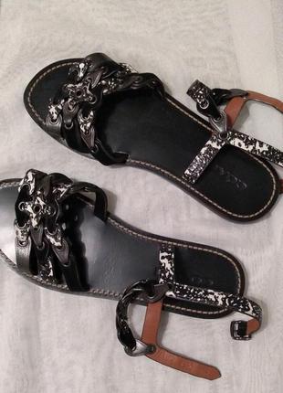 Босоніжки шкіра