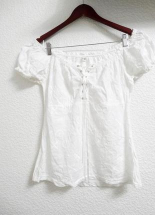 Блуза з вишивкою