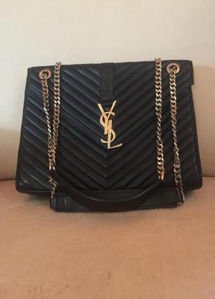 Чёрная стёганная сумка на цепочке клат