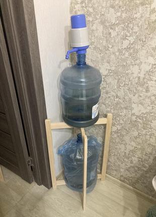 Деревянная подставка под два бутыля с водой