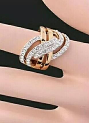 Роскошное кольцо  с цирконами большого размера5 фото