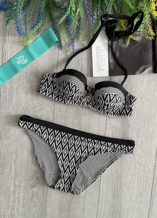Красивий купальник (трусики на дві сторони)