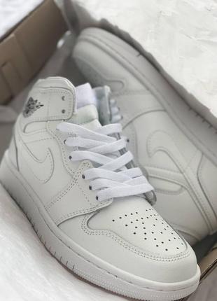 Кросівки nike air jordan retro high white