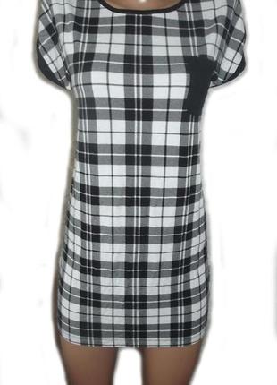 Стильная блуза футболка в крупную ч/б клетку с черным накладным карманом