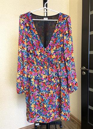 Сукня з баскою в квітковий принт1 фото