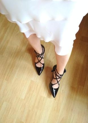 Черные лаковые туфли и белые лаковые туфли кожаные супер качество!1 фото