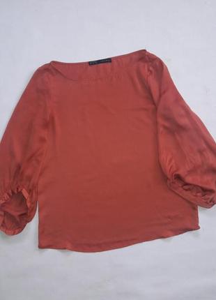 Блуза коралового кольору з пишним рукавом zara