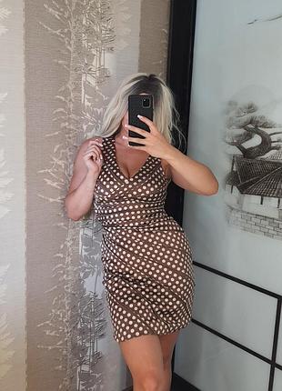 Атласне плаття в горох