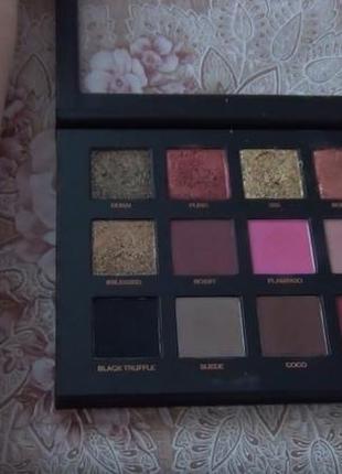 Палетка тіней huda beauty textured shadows palette rose gold, також desert сутінки palette3 фото