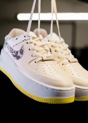 Кожаные, классные кроссовки nike air force 1 sage / жіночі, шкіряні кросівки бежеві7 фото