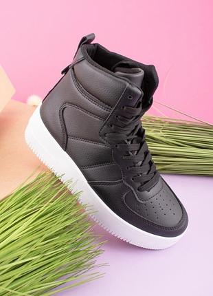 Стильные черные осенние деми ботинки высокие кроссовки на платформе модные