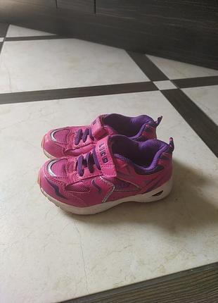 Кросівки дівчачі