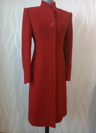 Красивое женское кашемировое пальто на синтепоне красного бордового цвета. classic fashion