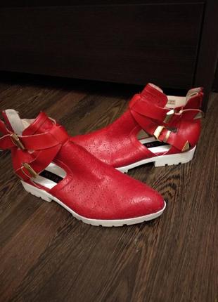 Босоніжки шкіряні tergan