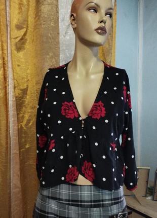 Блузочка жіноча,коротенька, штапель,чорна ,в квіти і горошок.1 фото