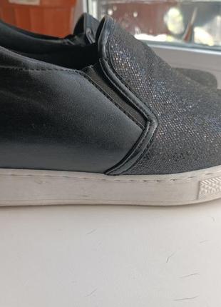 Кеды на высокой подошве. отлично подходит для девушек не высокого роста, стильно смотрятся на ножке.