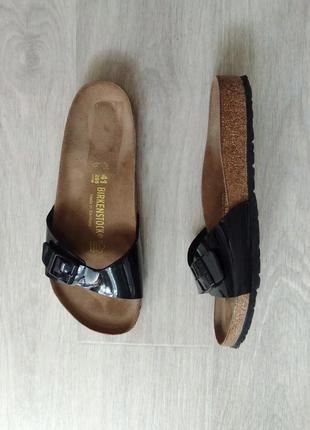 Birkenstock натур. шкіряні лакові шльопанці сандалі6 фото